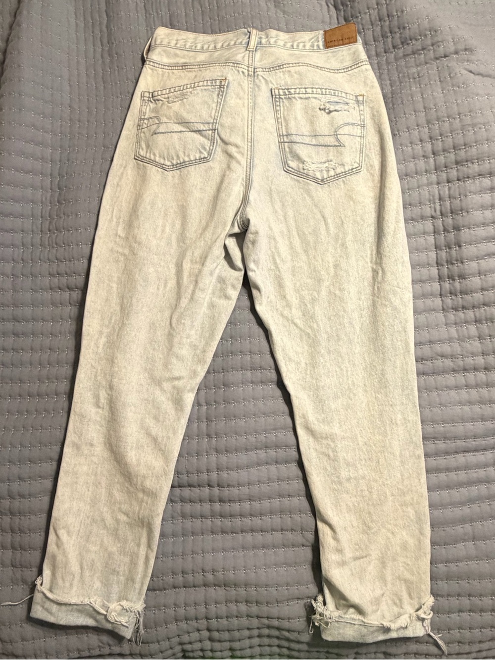 American Eagle Outfitters Light Wash Distressed Denim Jeans - Picture 2 of 4